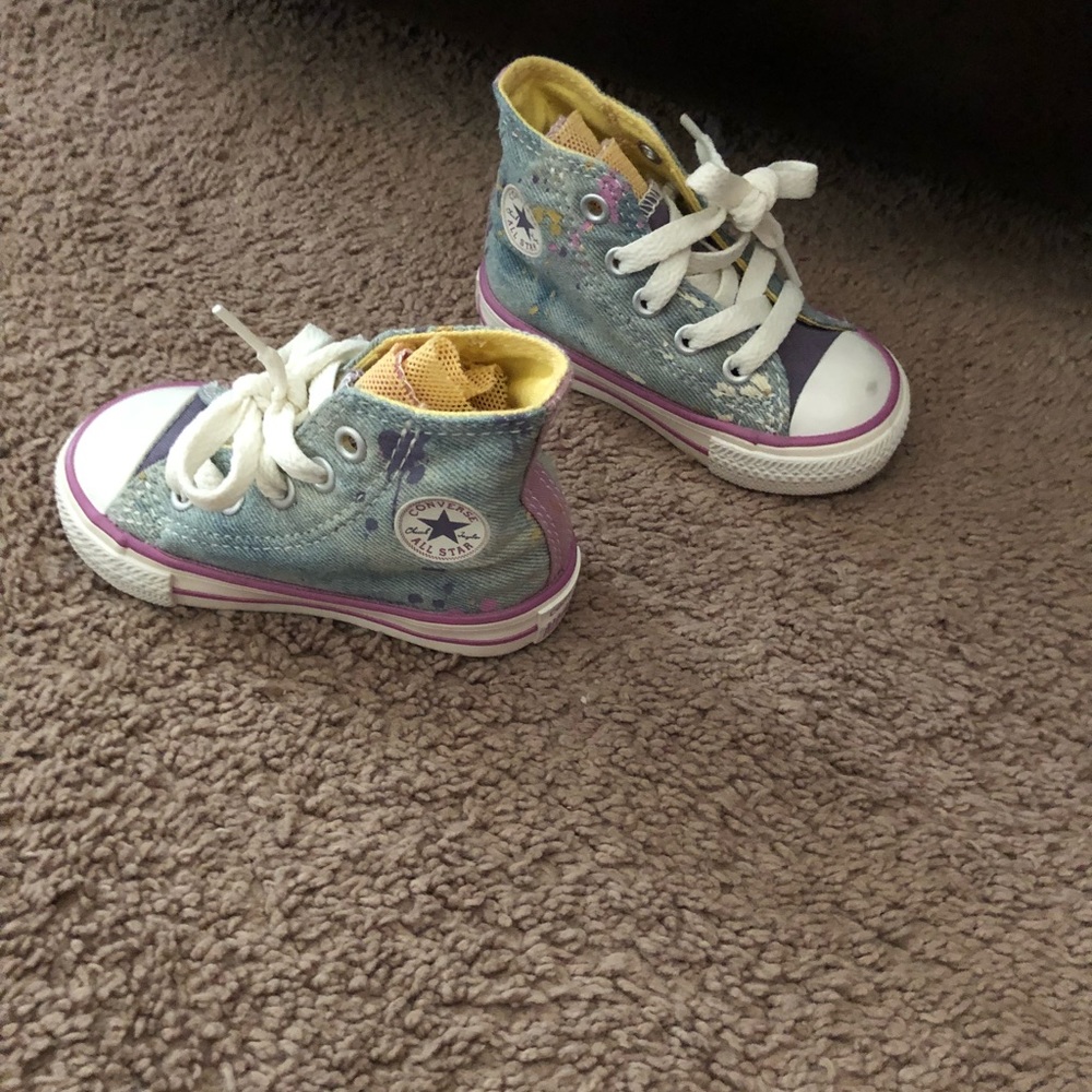 Girls converse